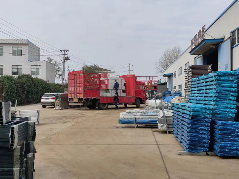 金用護欄2022年12月12日鋅鋼飄窗欄桿裝車發貨！