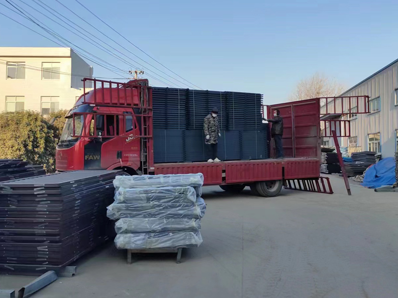 金用護欄2022年12月20日鋅鋼空調(diào)護欄裝車發(fā)貨！