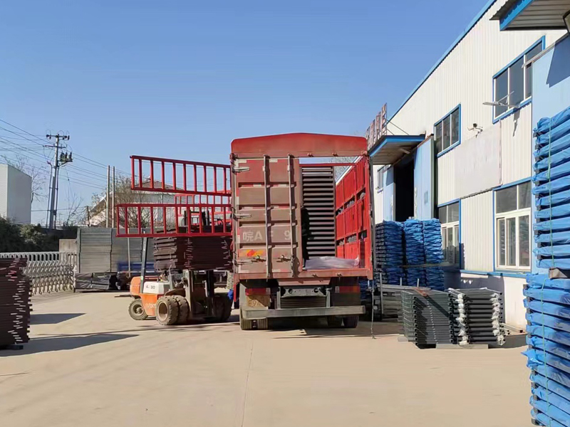 金用護欄2022年12月24日鋅鋼百葉窗裝車發貨！