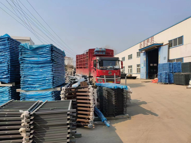 金用護欄2022年12月28日鋅鋼百葉窗裝車發貨！