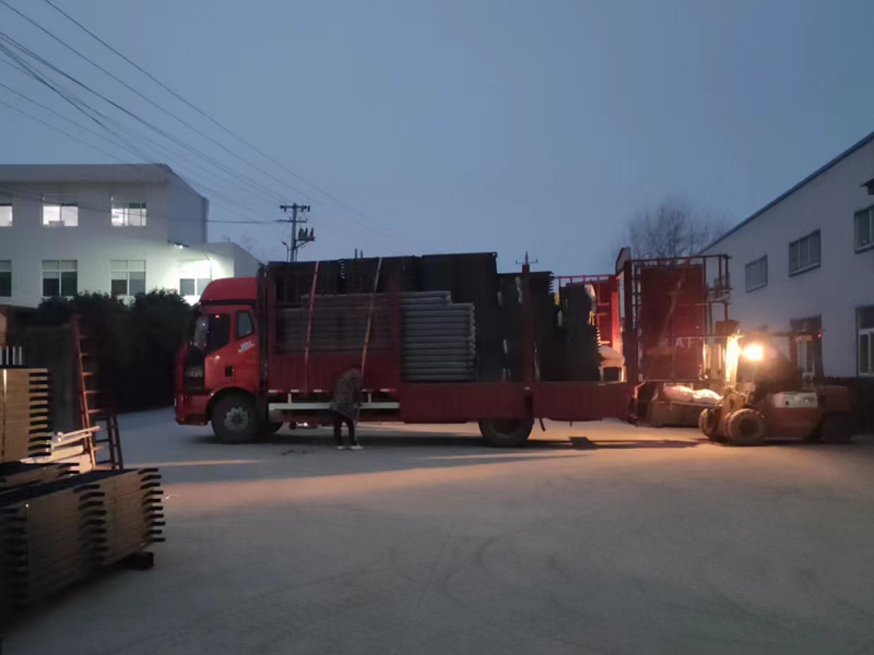 金用護(hù)欄2022年12月30日鋅鋼空調(diào)護(hù)欄裝車發(fā)貨！