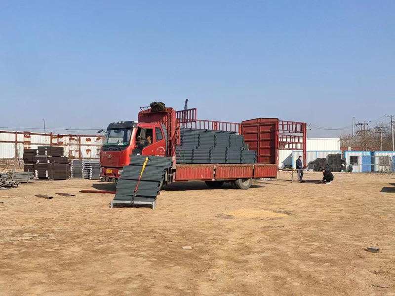 金用護欄2023年1月4日鋅鋼護窗欄桿裝車發貨！