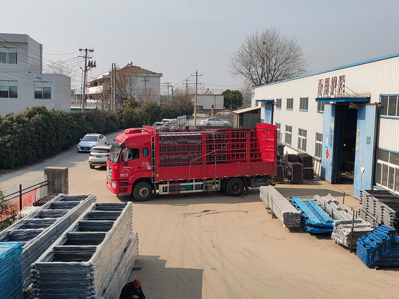 金用護欄2023年3月3日鋅鋼百葉窗裝車發貨！