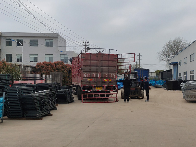 金用護欄2023年3月31日鋅鋼樓梯欄桿裝車發(fā)貨！