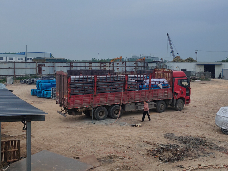 金用護欄2023年4月23日鋅鋼組裝式欄桿裝車發貨！