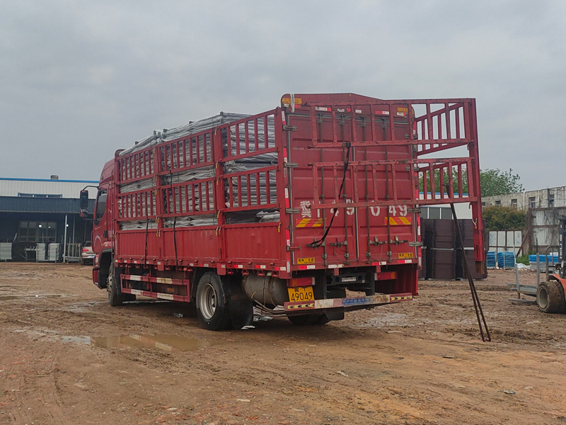 金用護(hù)欄2023年4月24日鋅鋼陽臺護(hù)欄裝車發(fā)貨！