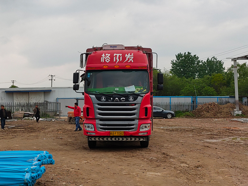 金用護欄2023年4月25日鋅鋼護窗欄桿裝車發(fā)貨！