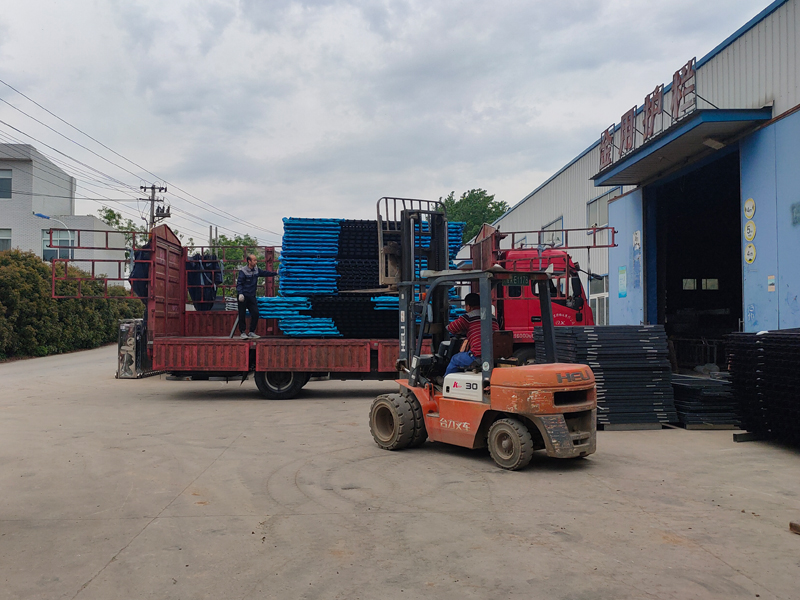 金用護欄2023年4月27日鋅鋼圍墻護欄裝車發貨！