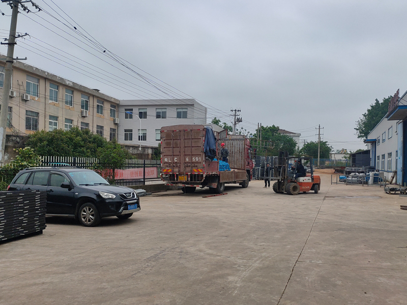 金用護欄2023年5月6日鋅鋼飄窗欄桿裝車發貨！