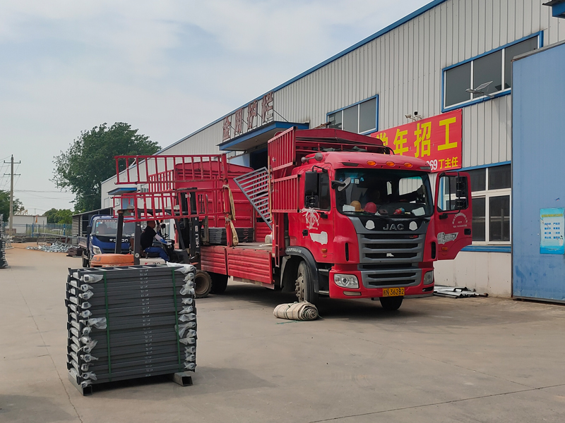 金用護欄2023年5月13日鋅鋼百葉窗裝車發(fā)貨！