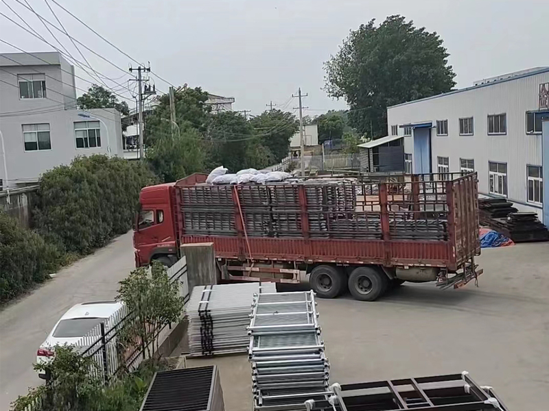 金用護欄2023年5月17日鋅鋼飄窗欄桿裝車發貨！