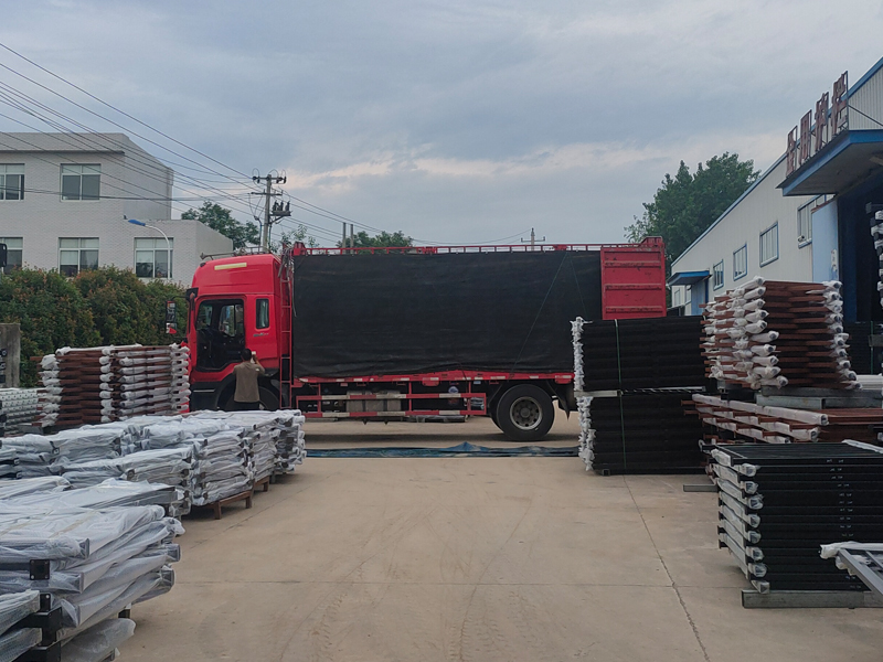 2023年6月7日鋅鋼護(hù)窗欄桿裝車發(fā)貨！