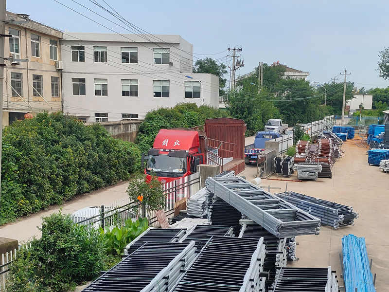 2023年7月8日鋅鋼玻璃護欄裝車發貨！