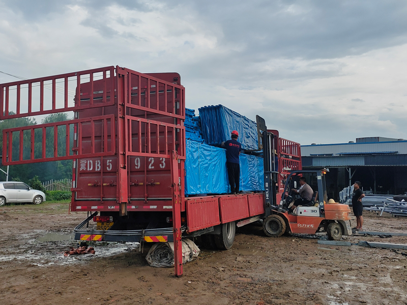 2023年7月21日鋅鋼陽臺護欄裝車發(fā)貨! 2023年7月21日鋅鋼陽臺護欄裝車發(fā)貨!