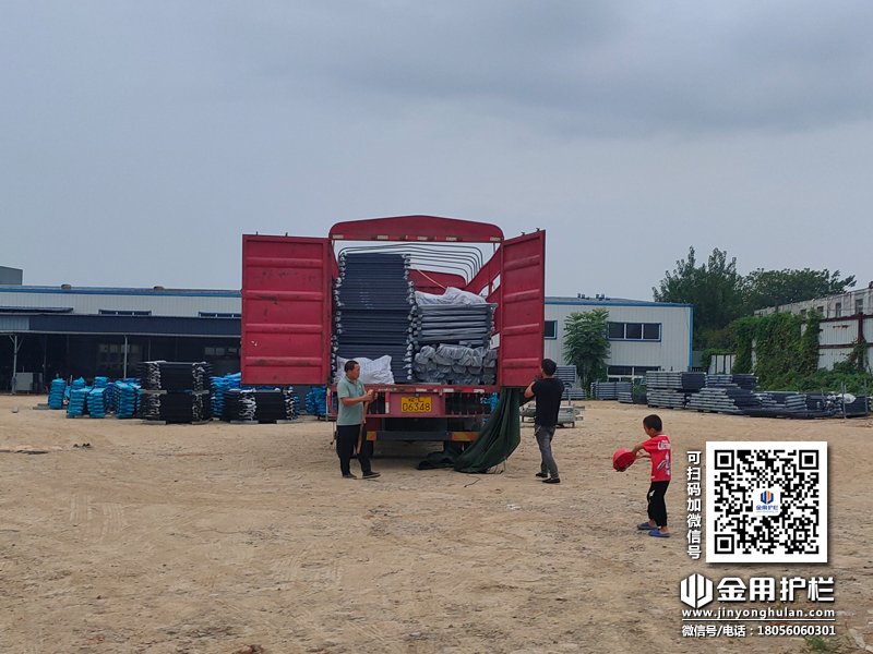 2023年8月23日鋅鋼陽臺欄桿裝車發(fā)貨！