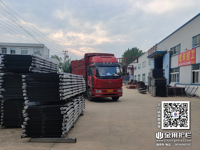 2023年8月26日鋅鋼百葉窗裝車發(fā)貨！