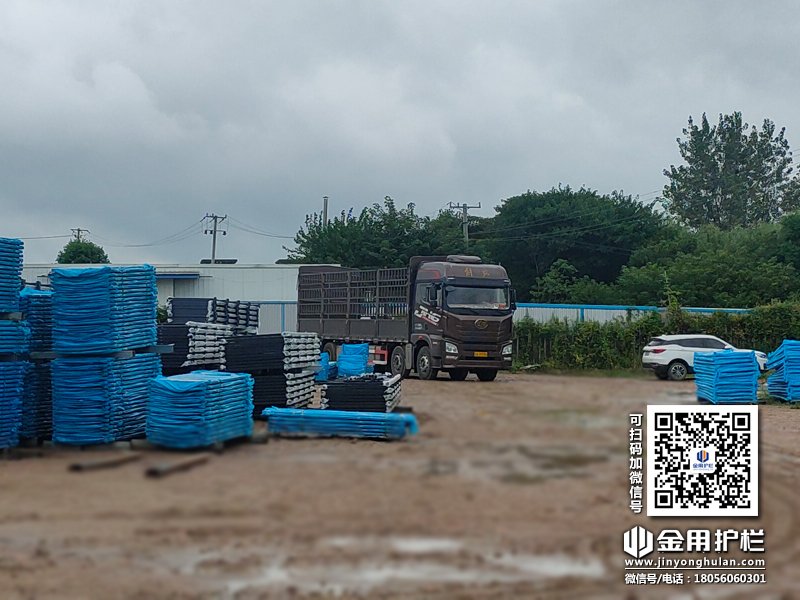 2023年9月13日鋅鋼陽臺(tái)護(hù)欄裝車發(fā)貨！