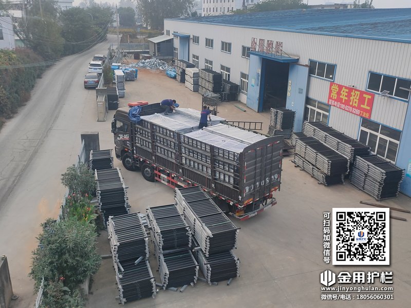 2023年10月31日鋅鋼陽臺護欄裝車發貨！