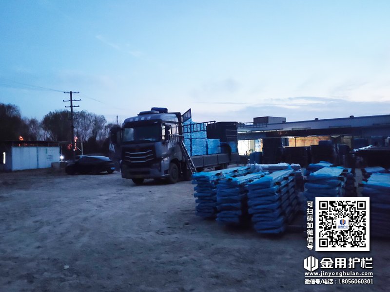 2023年12月11日鋅鋼連廊欄桿裝車發貨！