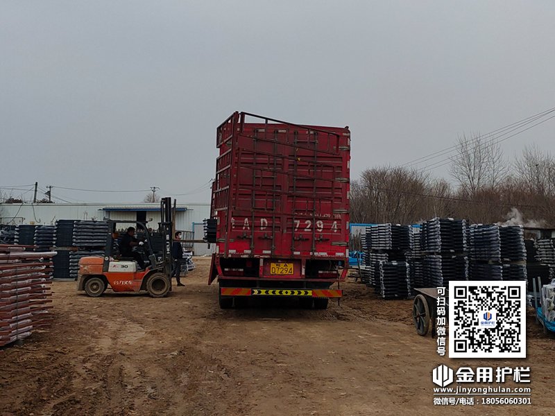 2024年1月8日鋅鋼樓梯欄桿裝車發貨！