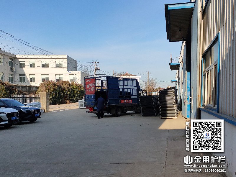 2024年1月24日鋅鋼圍墻護欄裝車發(fā)貨！