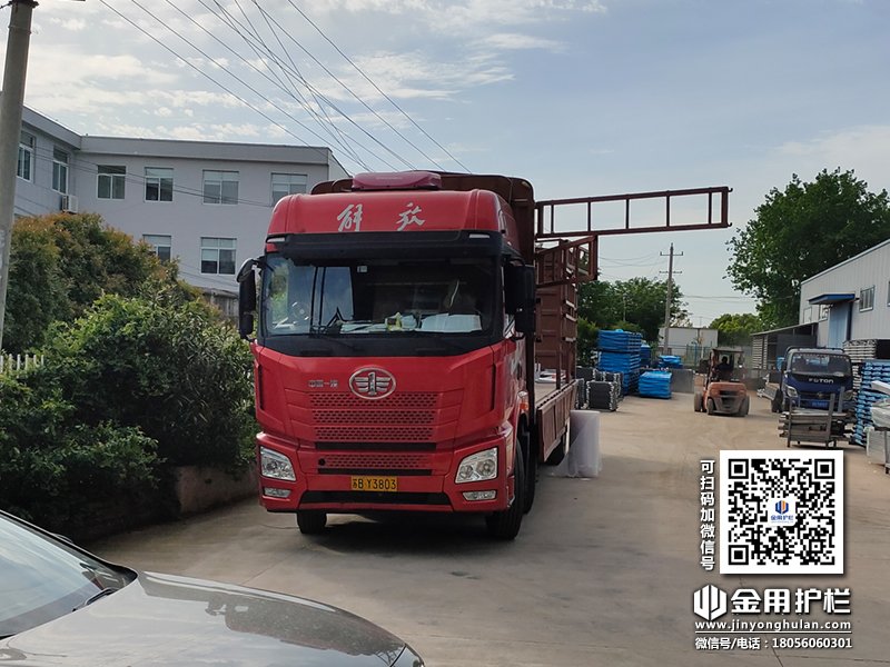 2024年4月24日鋅鋼護窗欄桿裝車發貨！