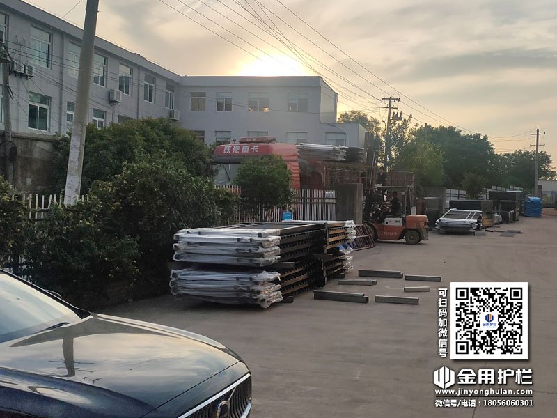 2024年5月9日鋅鋼圍墻護(hù)欄裝車發(fā)貨！