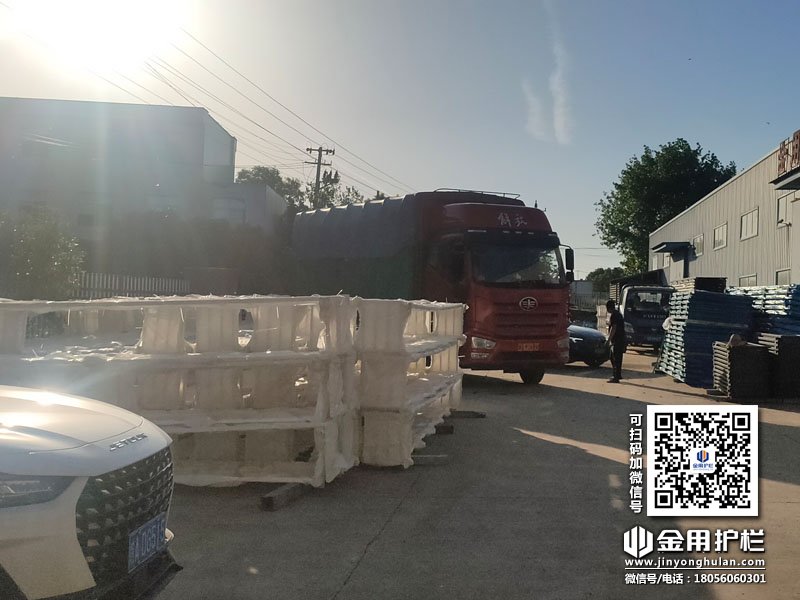 2024年5月16日鋅鋼百葉窗裝車發貨！