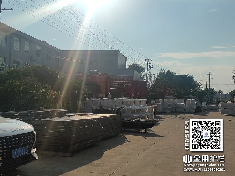 2024年7月5日鋅鋼護(hù)窗欄桿裝車發(fā)貨！