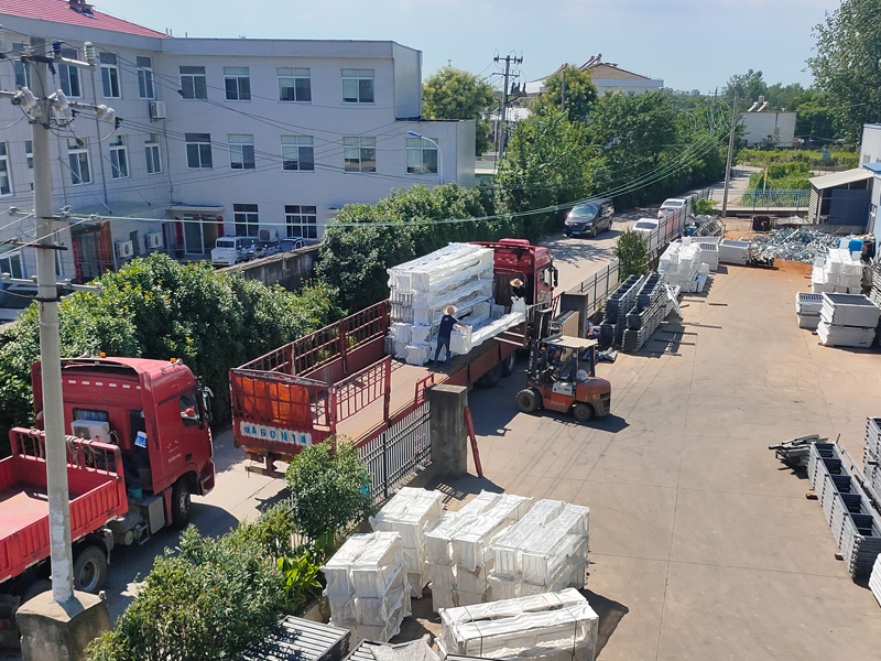 2024年7月31日鋅鋼護(hù)窗欄桿裝車發(fā)貨！