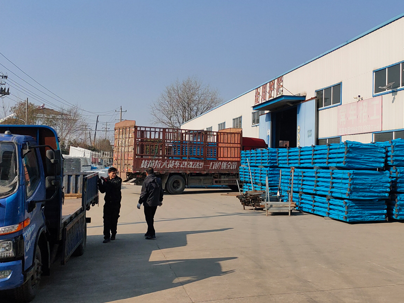 2024年12月18日鋅鋼百葉窗裝車發貨! 2024年12月18日鋅鋼百葉窗裝車發貨!