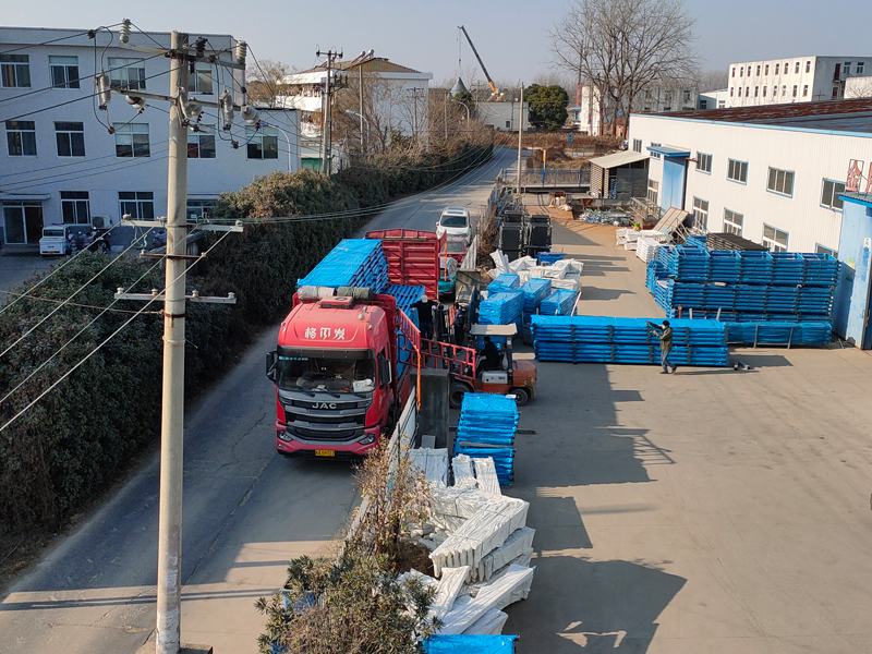 2025年1月7日鋅鋼陽臺護欄裝車發貨! 2025年1月7日鋅鋼陽臺護欄裝車發貨!