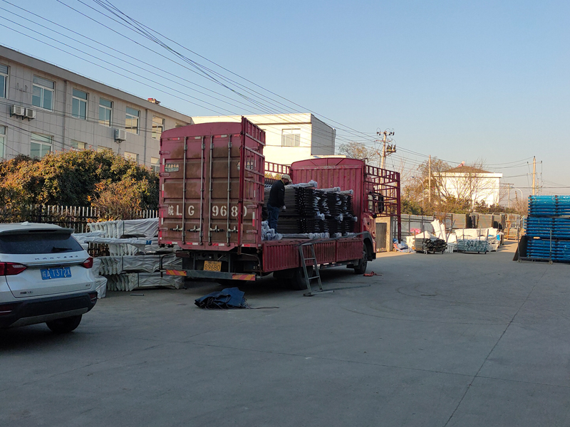 2025年1月10日鋅鋼圍墻護欄裝車發貨! 2025年1月10日鋅鋼圍墻護欄裝車發貨!