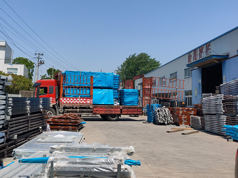 2025年5月15日鋅鋼陽(yáng)臺(tái)護(hù)欄裝車發(fā)貨！