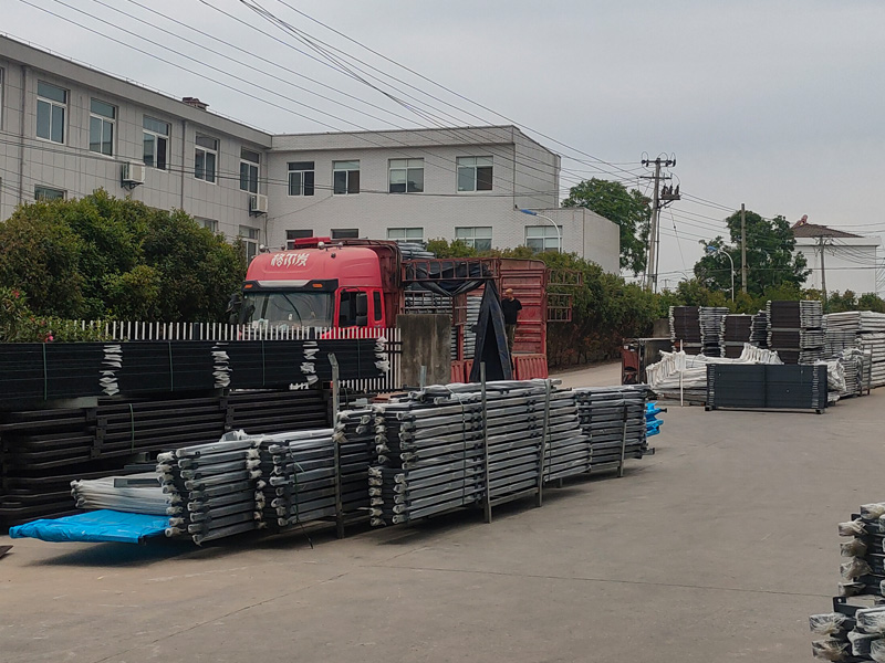 2025年5月17日鋅鋼連廊欄桿裝車發貨! 2025年5月17日鋅鋼連廊欄桿裝車發貨!