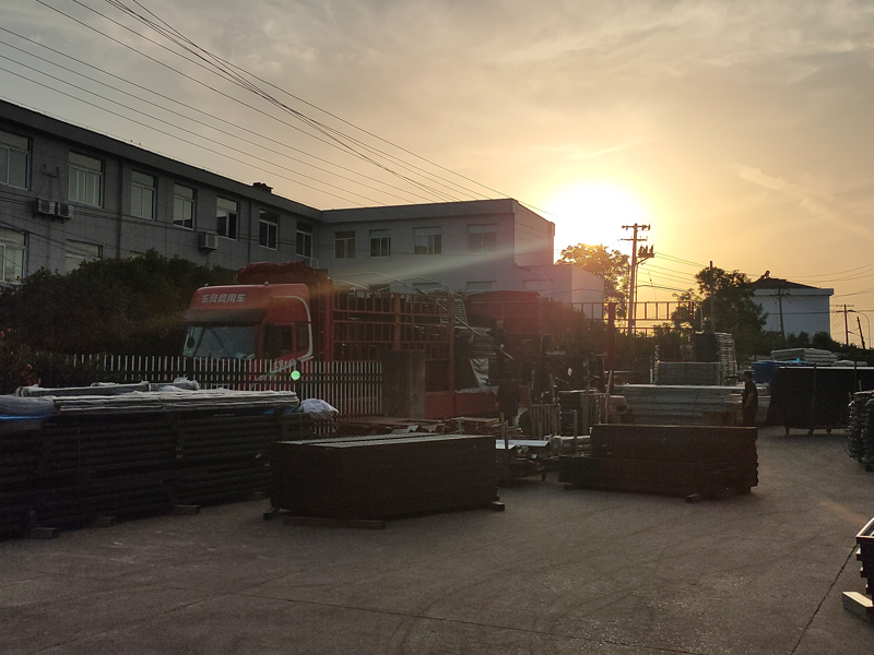 2025年5月26日鋁合金百葉窗裝車發貨! 2025年5月26日鋁合金百葉窗裝車發貨!