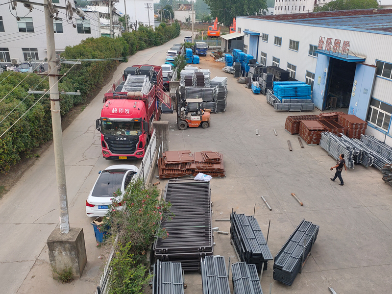 2025年6月4日鋅鋼玻璃護欄裝車發(fā)貨！