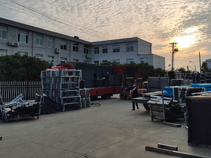 2025年6月10日鋅鋼護(hù)窗欄桿裝車發(fā)貨! 2025年6月10日鋅鋼護(hù)窗欄桿裝車發(fā)貨!