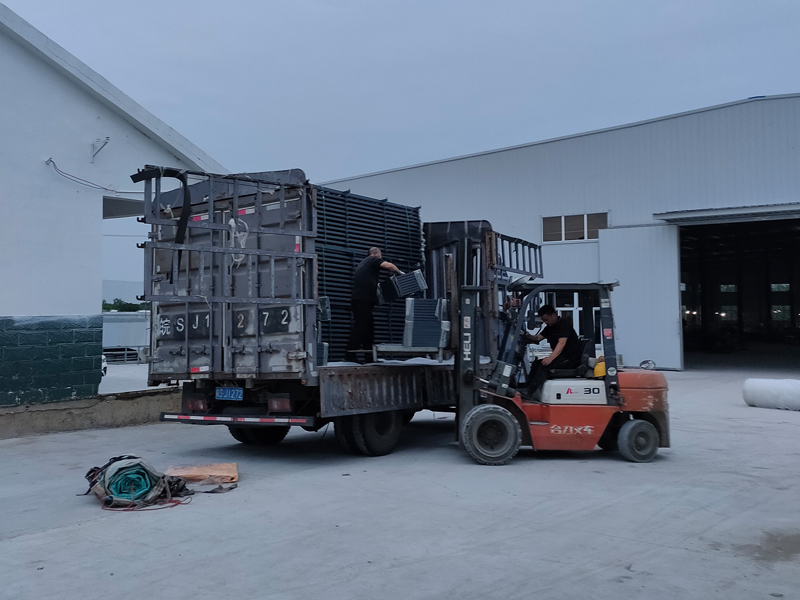 2025年6月21日鋅鋼護(hù)窗欄桿裝車發(fā)貨! 2025年6月21日鋅鋼護(hù)窗欄桿裝車發(fā)貨!