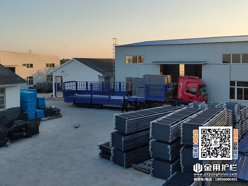 2025年7月24日鋅鋼護窗欄桿裝車發(fā)貨！