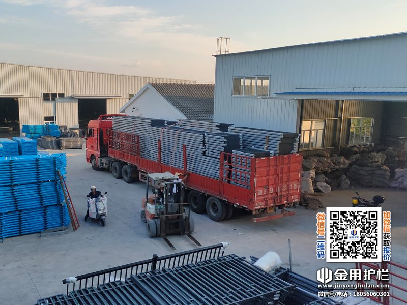 2025年8月4日鋁合金陽臺護欄裝車發(fā)貨！