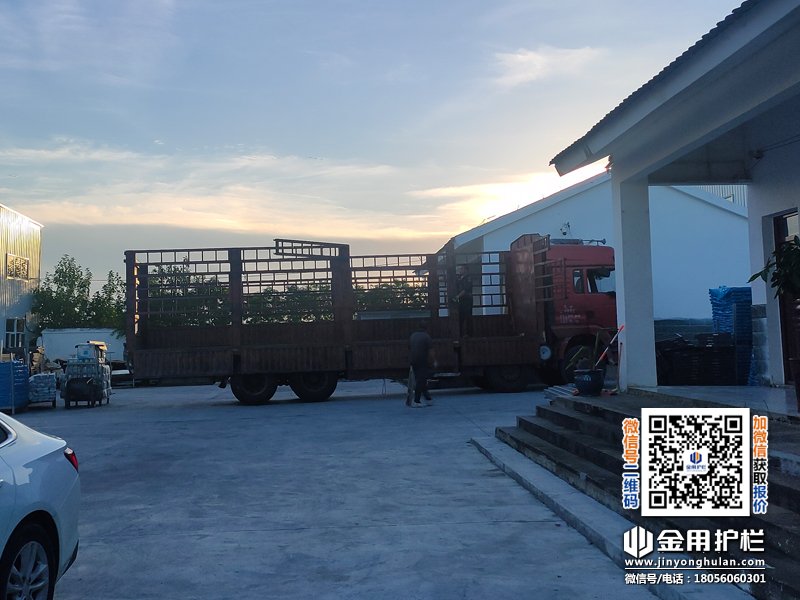 2025年8月14日鋅鋼百葉窗裝車發貨！